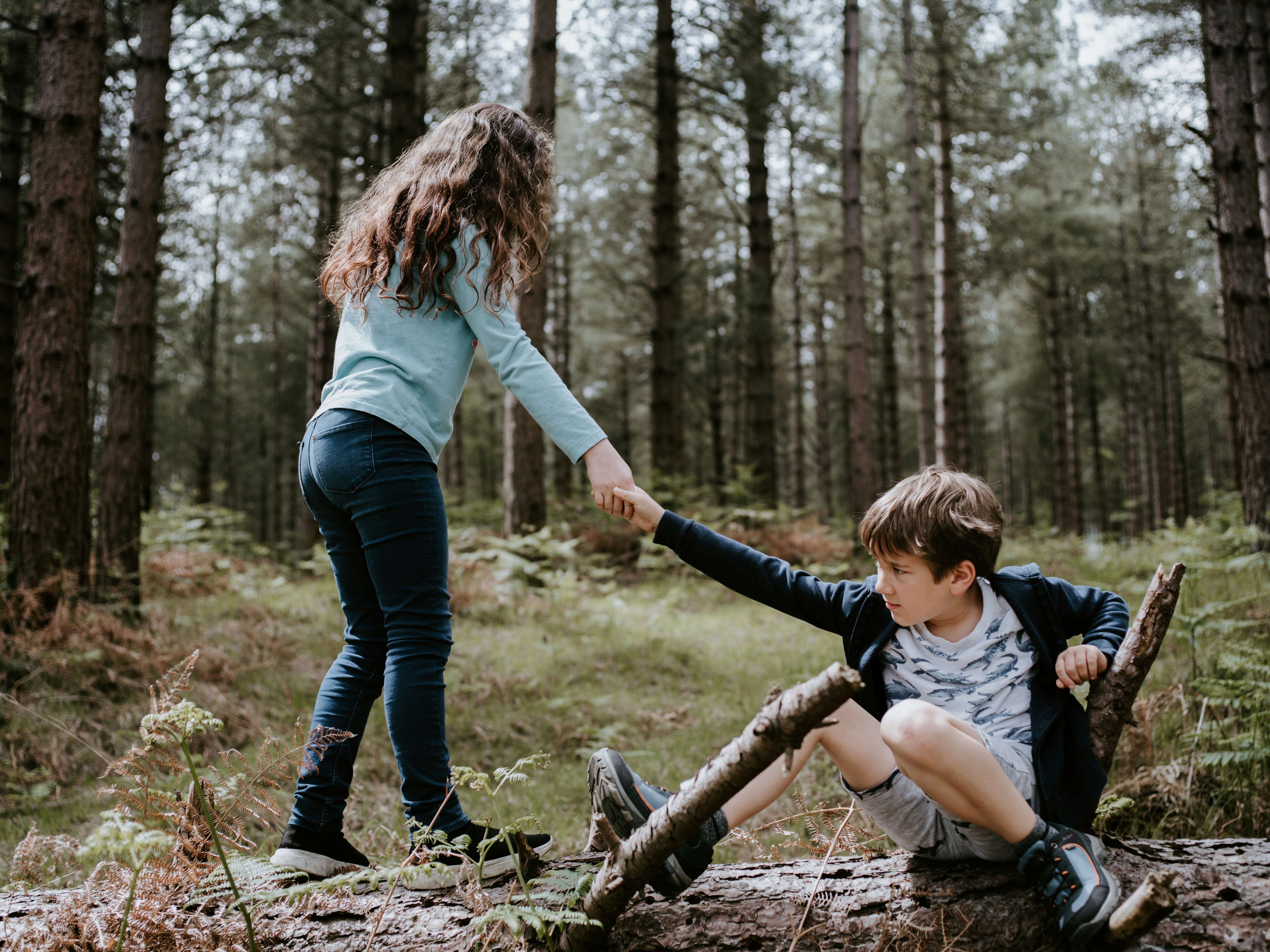 Peer mentoring and support - supportive relationship in natural outdoor setting